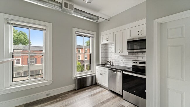 Photo - 201 W Barnard St Apartment