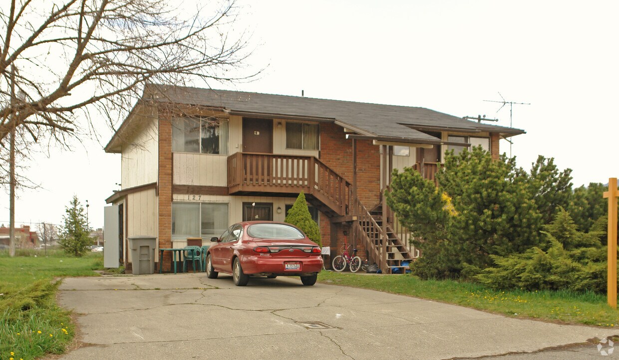Primary Photo - 127 E Borah Ave