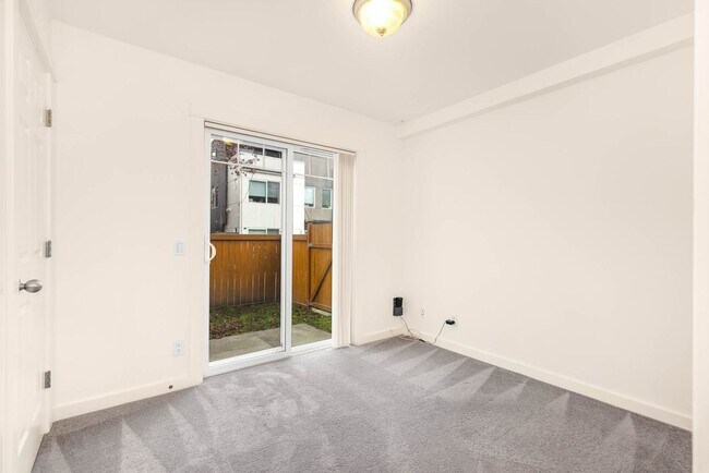 Building Photo - 3424 34th Ave W