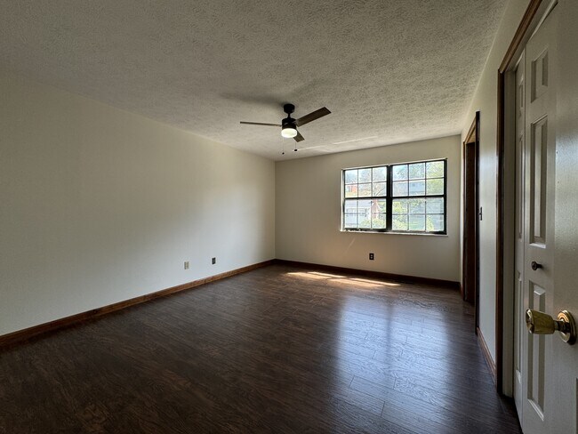 Foto del edificio - 1317 Perry Ave