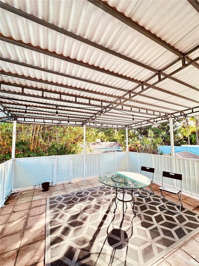 Foto del edificio - 1180 SW 22nd Terrace