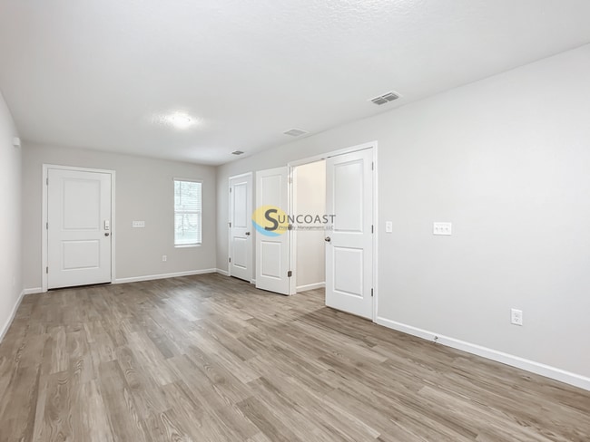 Building Photo - 6145 Delmar Pl