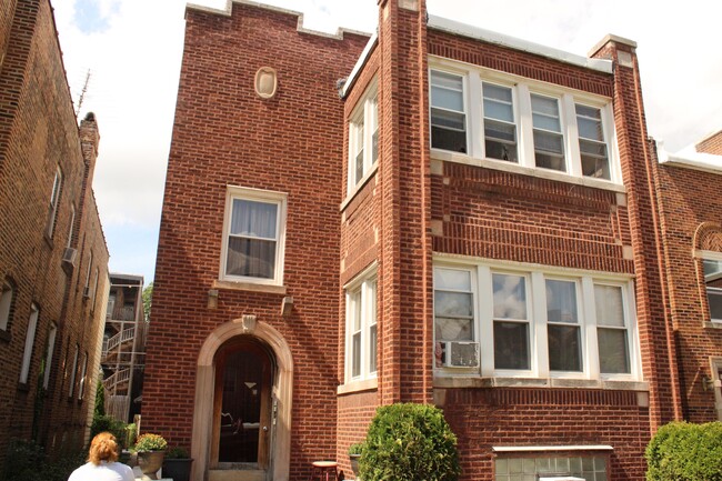 Building Photo - 1926 Oak Park Ave