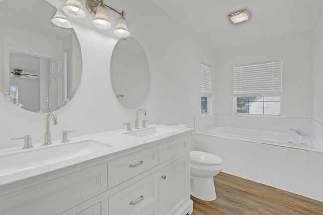 Foto del edificio - For more information contact Sabrina Thomas at 757-767-0767