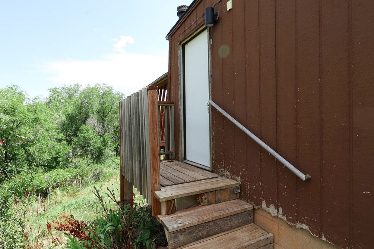 Primary Photo - 4700 Foothills Dr