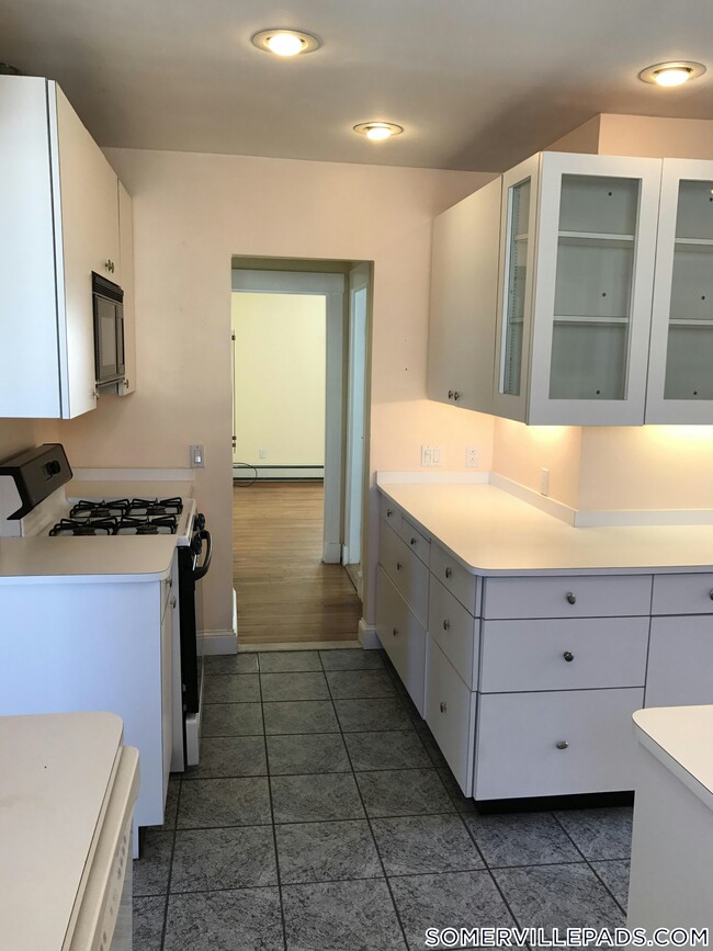 Building Photo - 94 Heath St