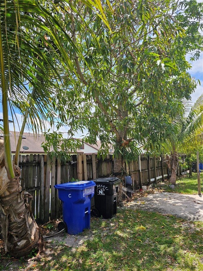Building Photo - 7850 SW 10th Ct