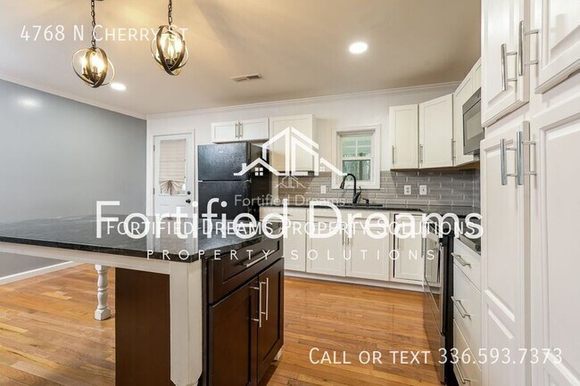 Foto del edificio - 4768 N Cherry St