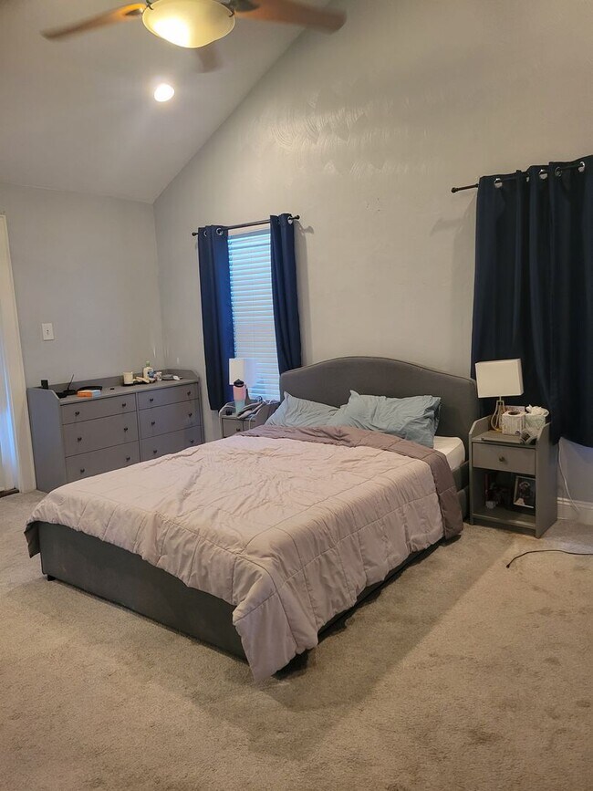 Building Photo - 4BR / 4BA Single-Family Home Near Norfolk ...