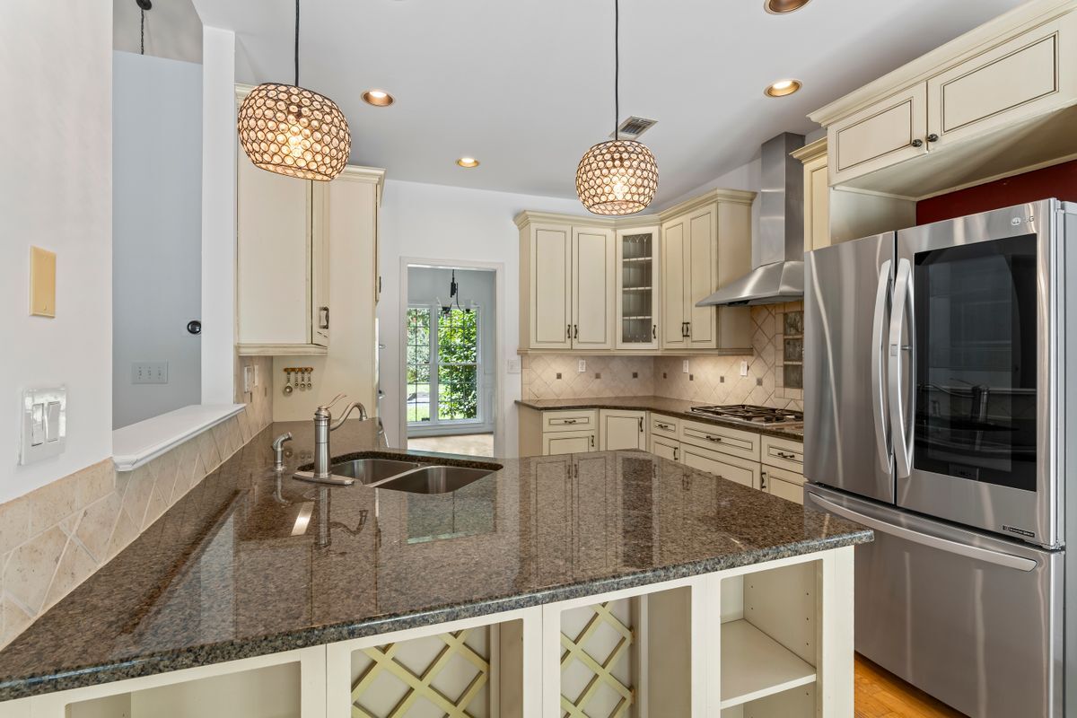 Foto del edificio - 1249 McLendon Dr