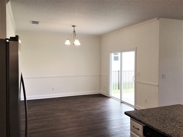 Foto del edificio - 3066 Creek Village Ln