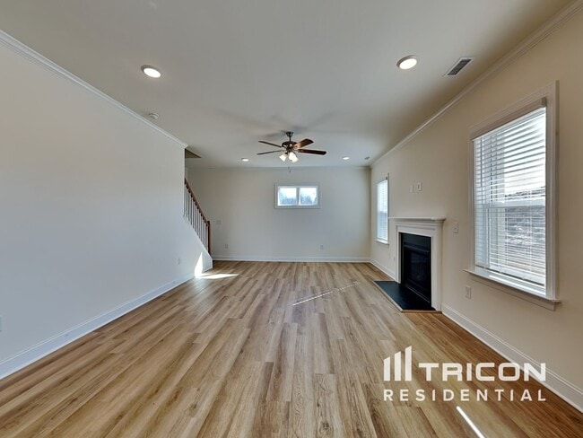 Building Photo - 402 Porterfield Dr