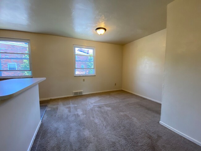 Building Photo - Magnificent 3 Bedroom Townhome with Garage...