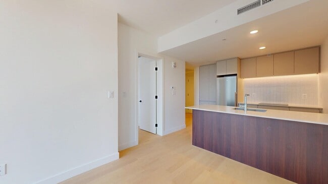 Building Photo - 1210 Rue Jeanne-Mance