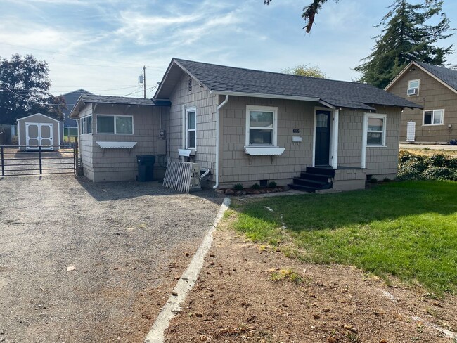 Building Photo - Charming 2 bedroom house in Selah!