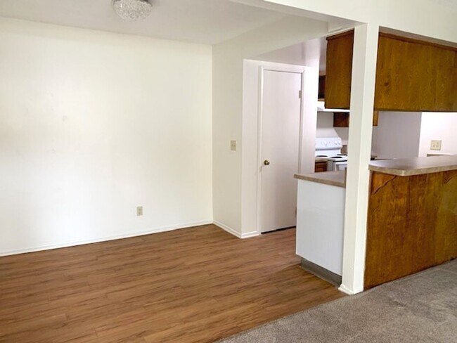Foto del edificio - Charming 2-Story 2-Bedroom, 1-Bath Unit in...
