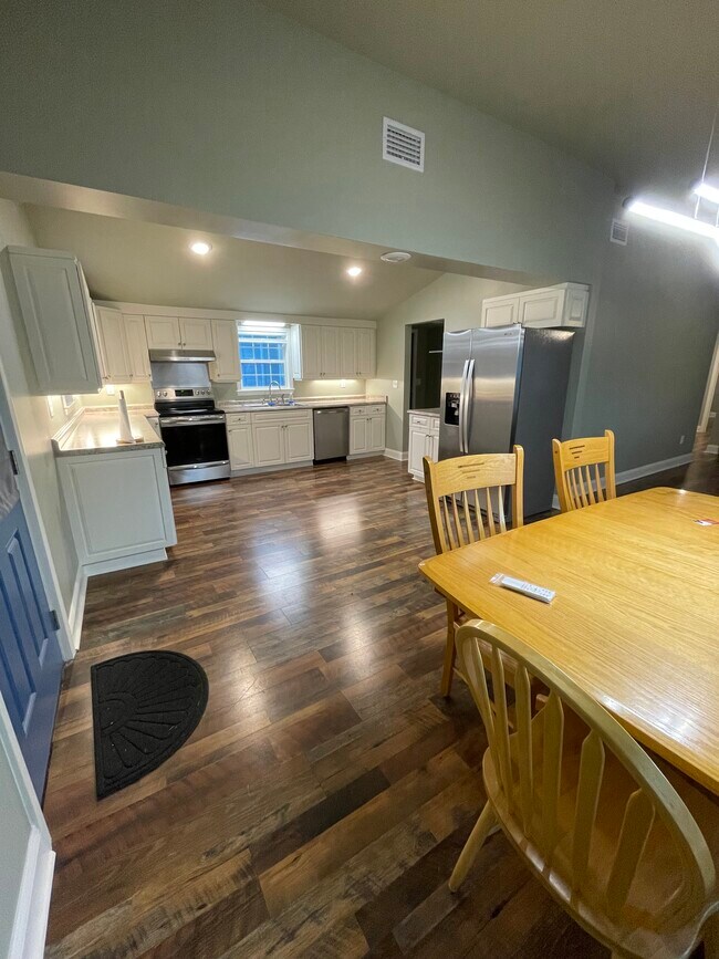 Dining to kitchen - 6 Walnut St