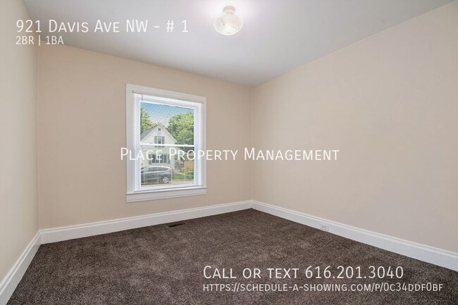 Building Photo - 921 Davis NW Apt 1 - Cozy Two Bedroom with...