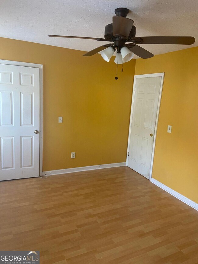 Foto del edificio - 2059 Charter Ln