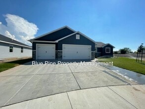 Building Photo - 1924 Harrington Cir