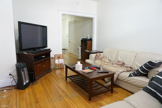 Foto del edificio - 2 br, 1 bath  - 3 Carol Ave Apt 104 4
