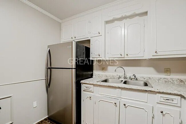Building Photo - 4712 Brenthaven Rd