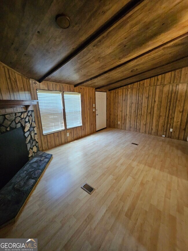 Foto del edificio - 2158 Carver Rd