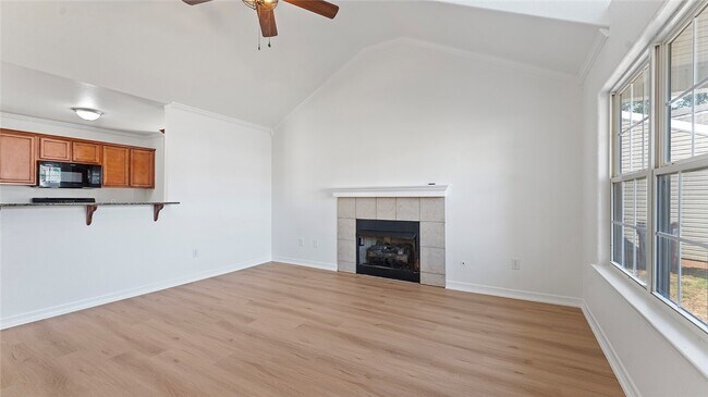 Building Photo - 1304 C Ct