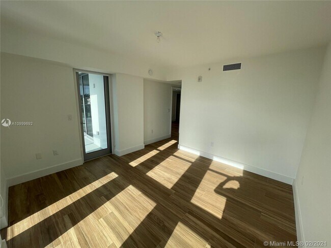 Foto del edificio - 13800 Highland Dr
