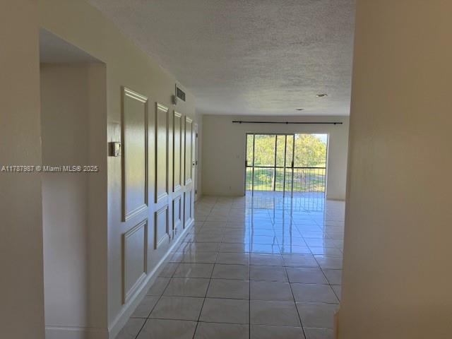 Foto del edificio - 6101 N Falls Cir Dr