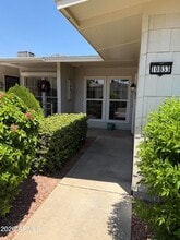 Building Photo - 10833 W Santa Fe Dr