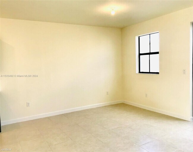 Building Photo - 3 br, 2.5 bath Townhome - 10919 W 33rd Ln