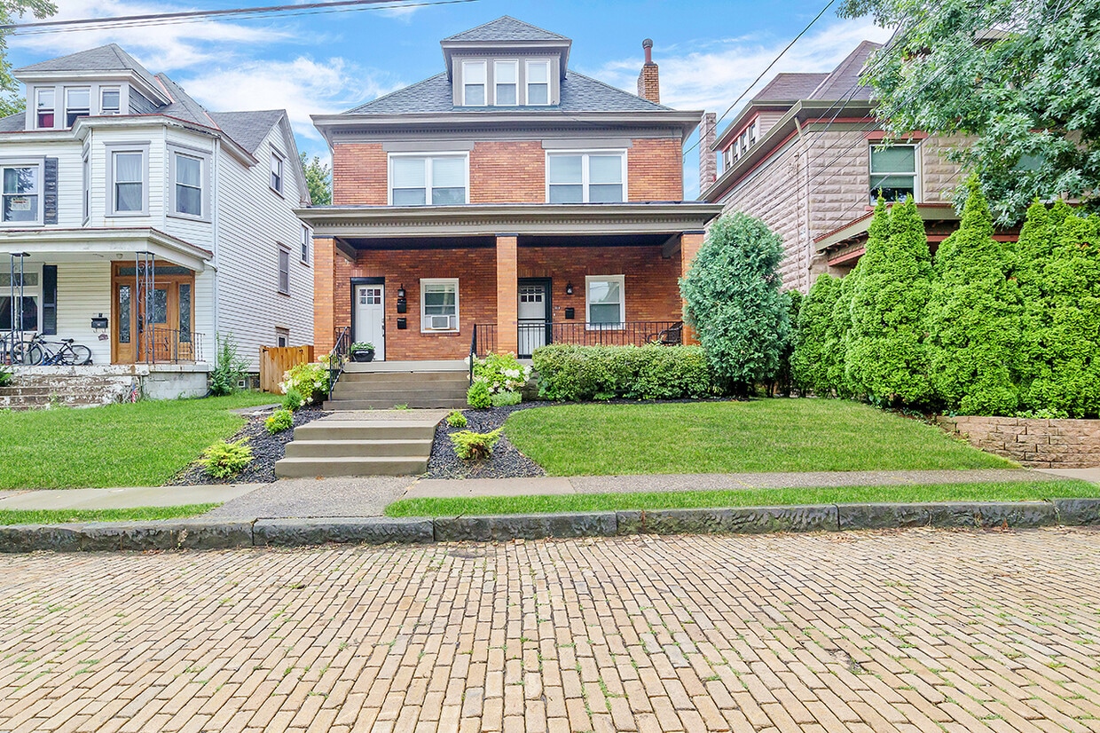 Front - 15 Emerson Avenue