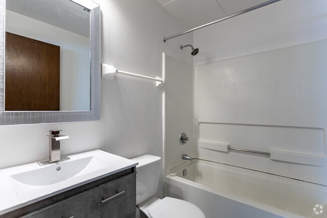 2BR, 1.5BA - Tosa Village