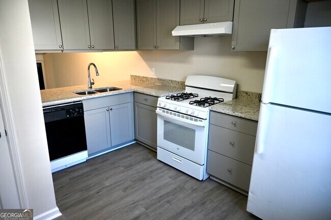 Foto del edificio - 1851 Grant Ct