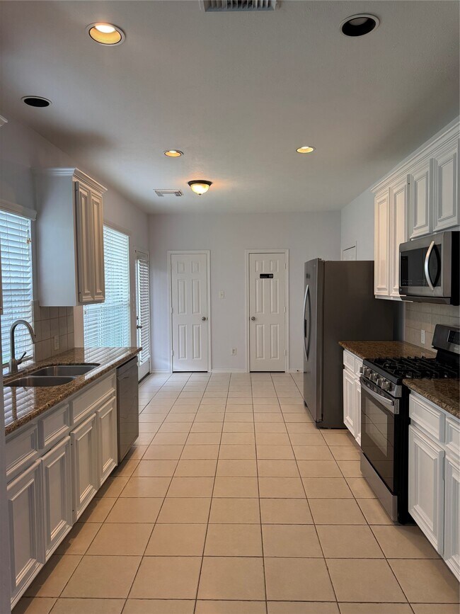 Foto del edificio - 3139 Summerland Dr