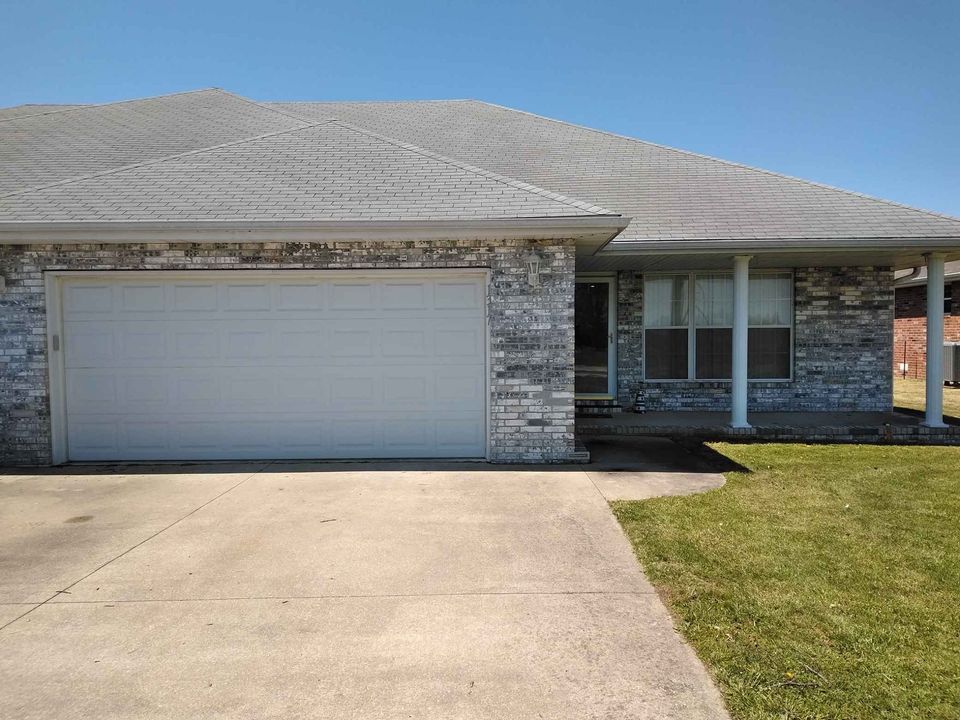1317 Deadra Dr, Lebanon, MO 65536 House Rental in Lebanon, MO
