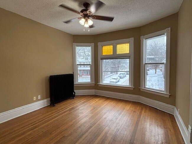 Building Photo - 548 Minnehaha Ave E