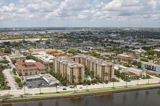 Building Photo - 1801 N Flagler Dr