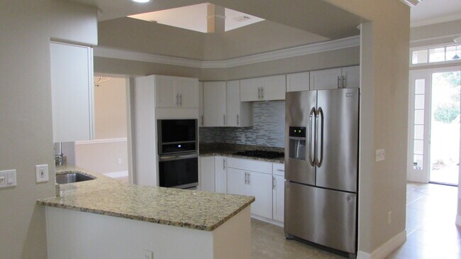 Building Photo - 1326 SW Briarwood Dr