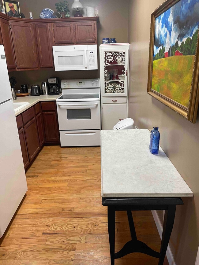 Building Photo - 175 Schools Dr