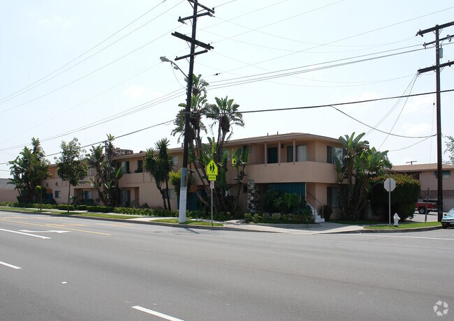 Building Photo - Bon Marche Apartments