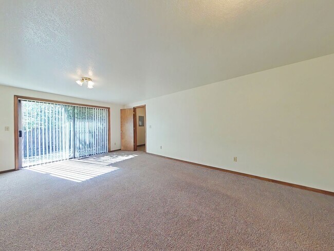 Foto del edificio - SPRING SPECIAL ~ $1150 OFF FIRST MONTH RENT