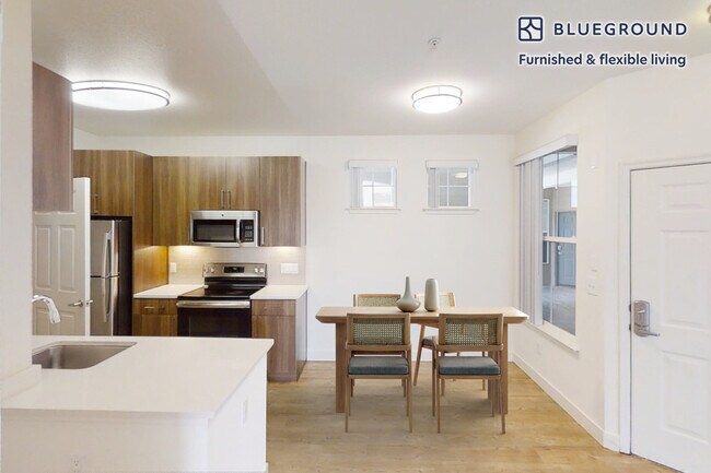 Building Photo - 1257 Lakeside Dr
