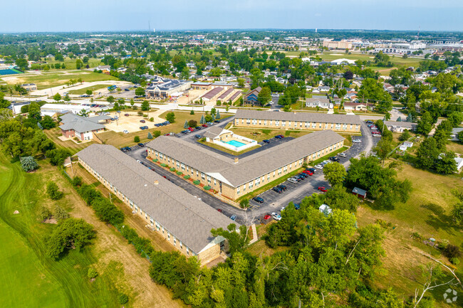 Aerial Photo - Wildwood Pool Apartments