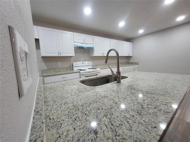 Building Photo - 1160 Calle Del Norte