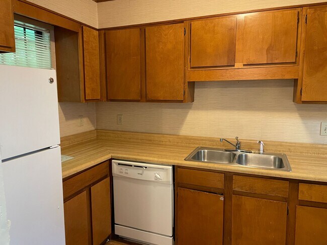 Foto del edificio - 1999 Padgett Dr