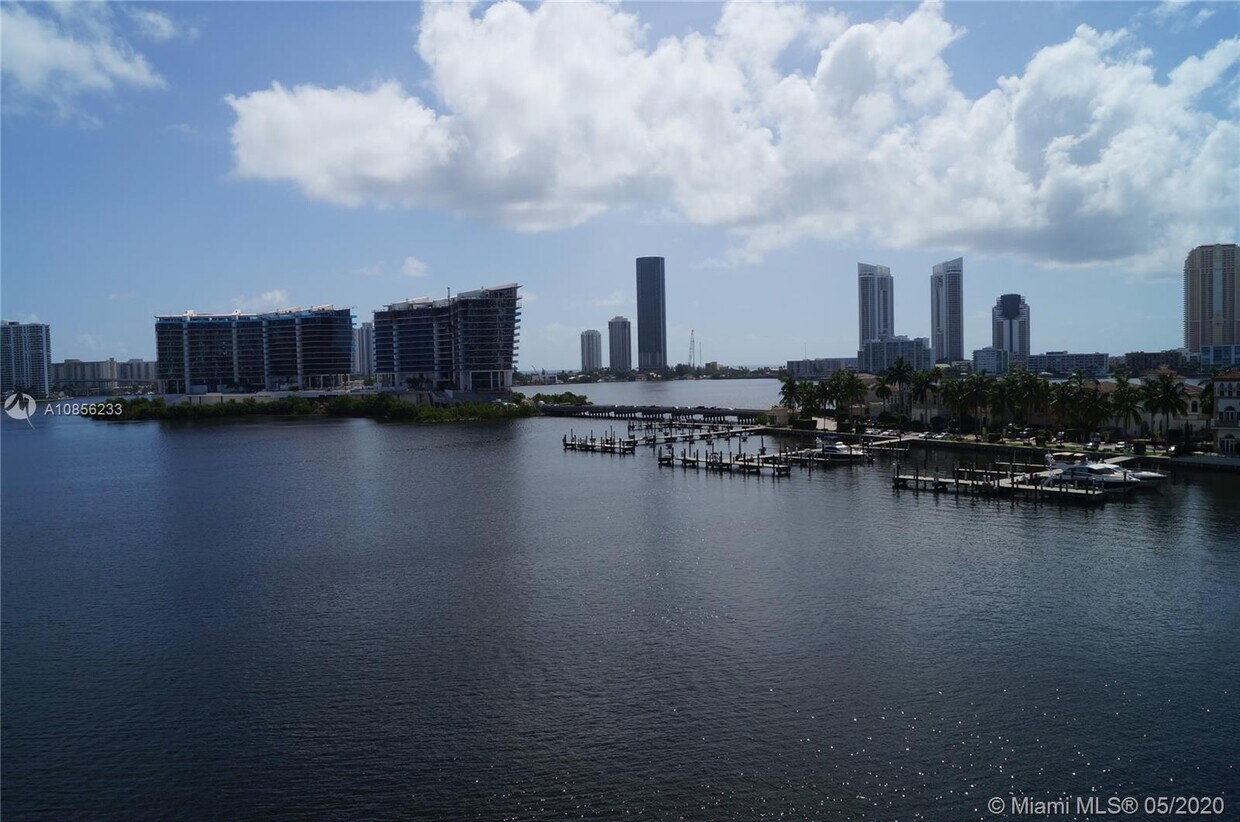Primary Photo - 7000 Island Blvd