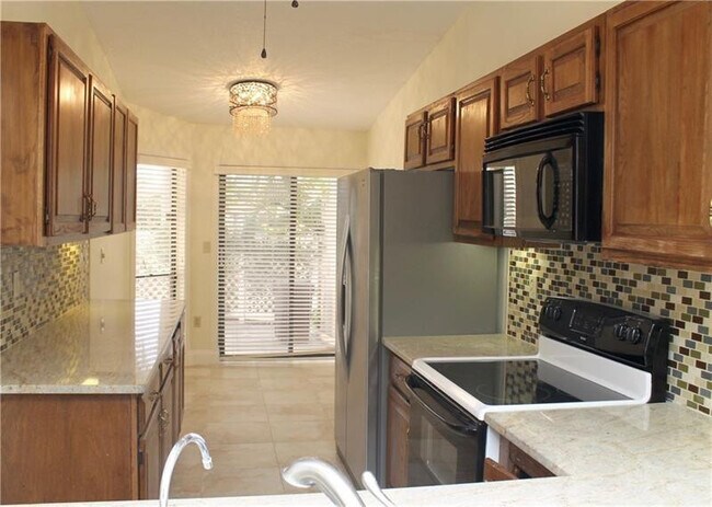 Foto del edificio - 6722 Canary Palm Cir