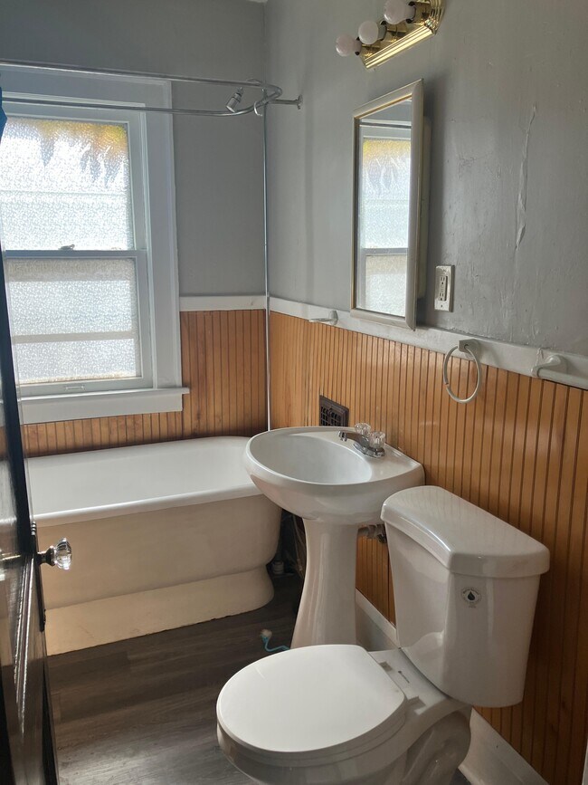 Building Photo - 1430 Clearaire Rd